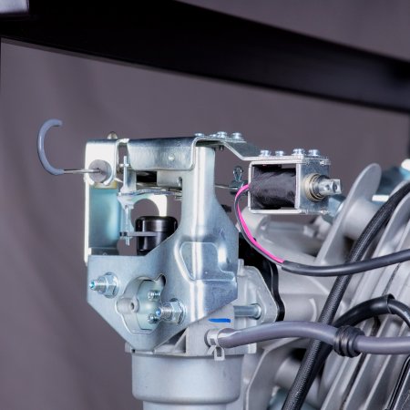 Бензиновый генератор с электростартером и коннектором автоматики FUBAG BS 7500 A ES в Твери фото